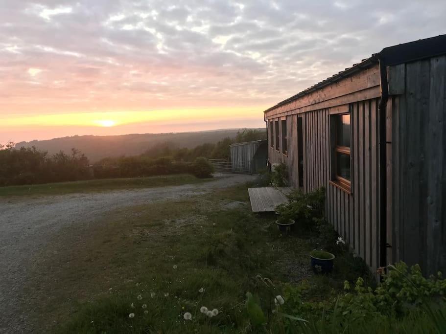 Spacious Cabin On Isolated Farm With Sea View Bude Esterno foto