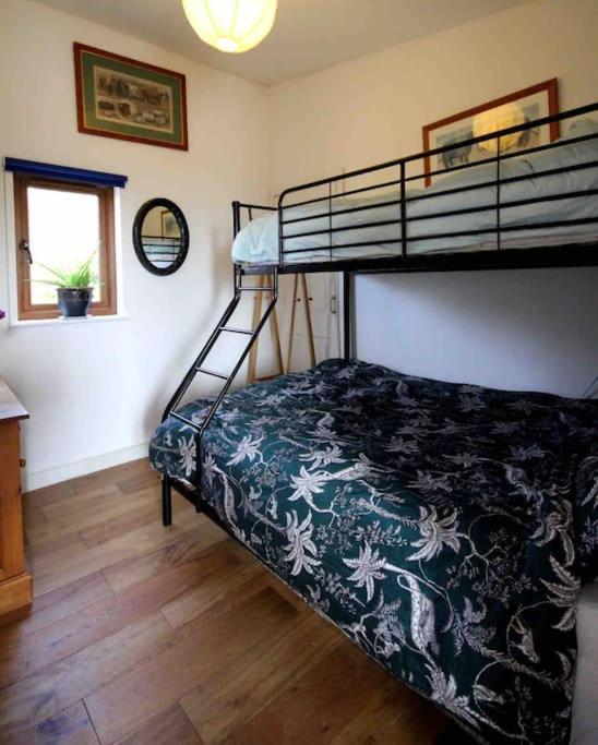 Spacious Cabin On Isolated Farm With Sea View Bude Esterno foto