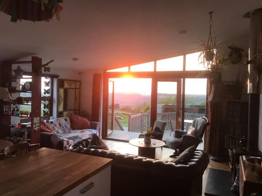 Spacious Cabin On Isolated Farm With Sea View Bude Esterno foto