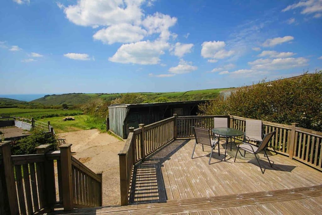 Spacious Cabin On Isolated Farm With Sea View Bude Esterno foto