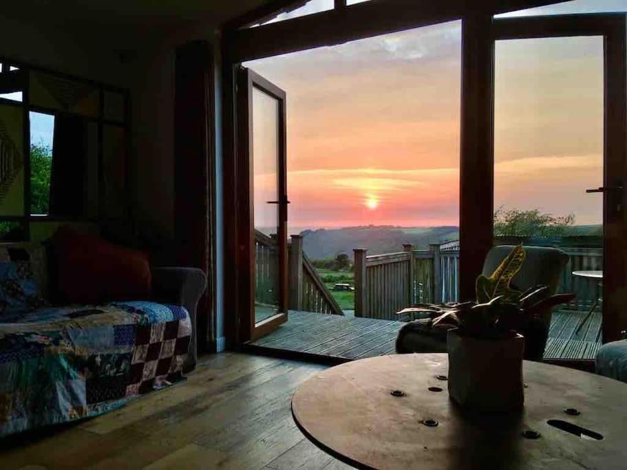 Spacious Cabin On Isolated Farm With Sea View Bude Esterno foto