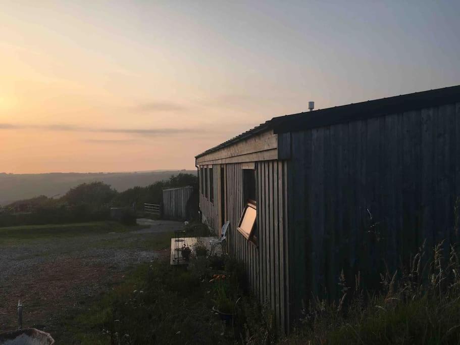 Spacious Cabin On Isolated Farm With Sea View Bude Esterno foto