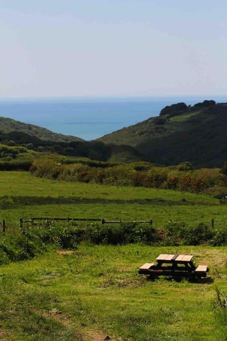 Spacious Cabin On Isolated Farm With Sea View Bude Esterno foto