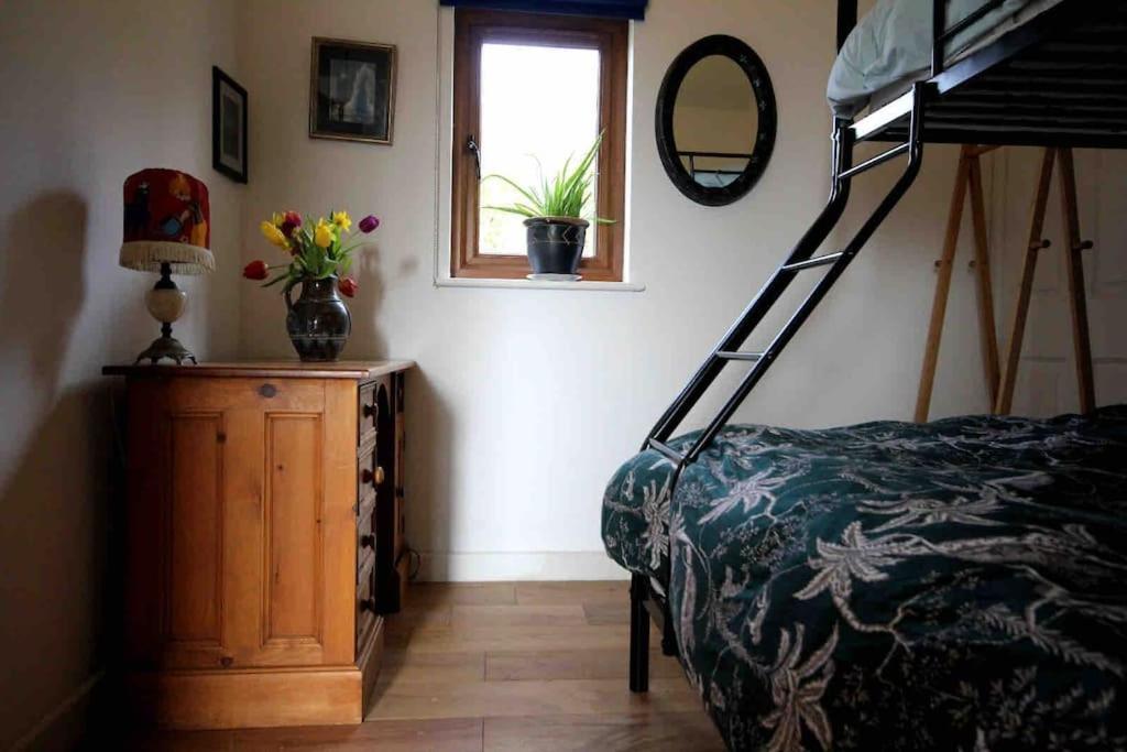 Spacious Cabin On Isolated Farm With Sea View Bude Esterno foto